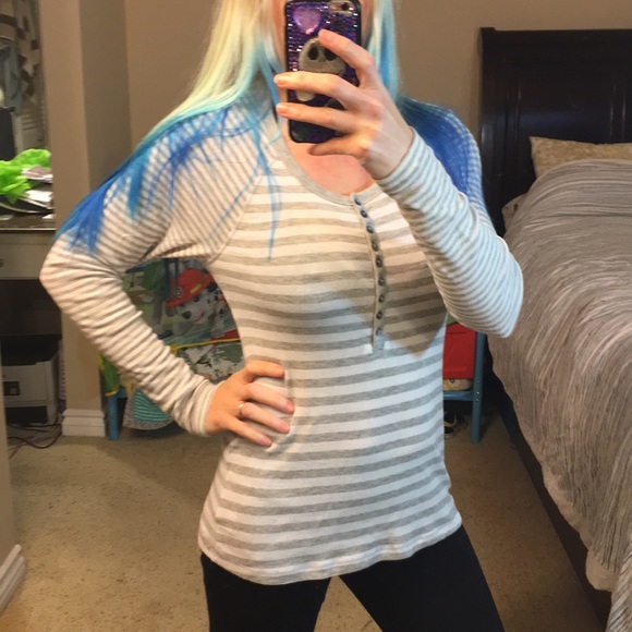 Old Navy Tops - Like new Old Navy long sleeve shirt